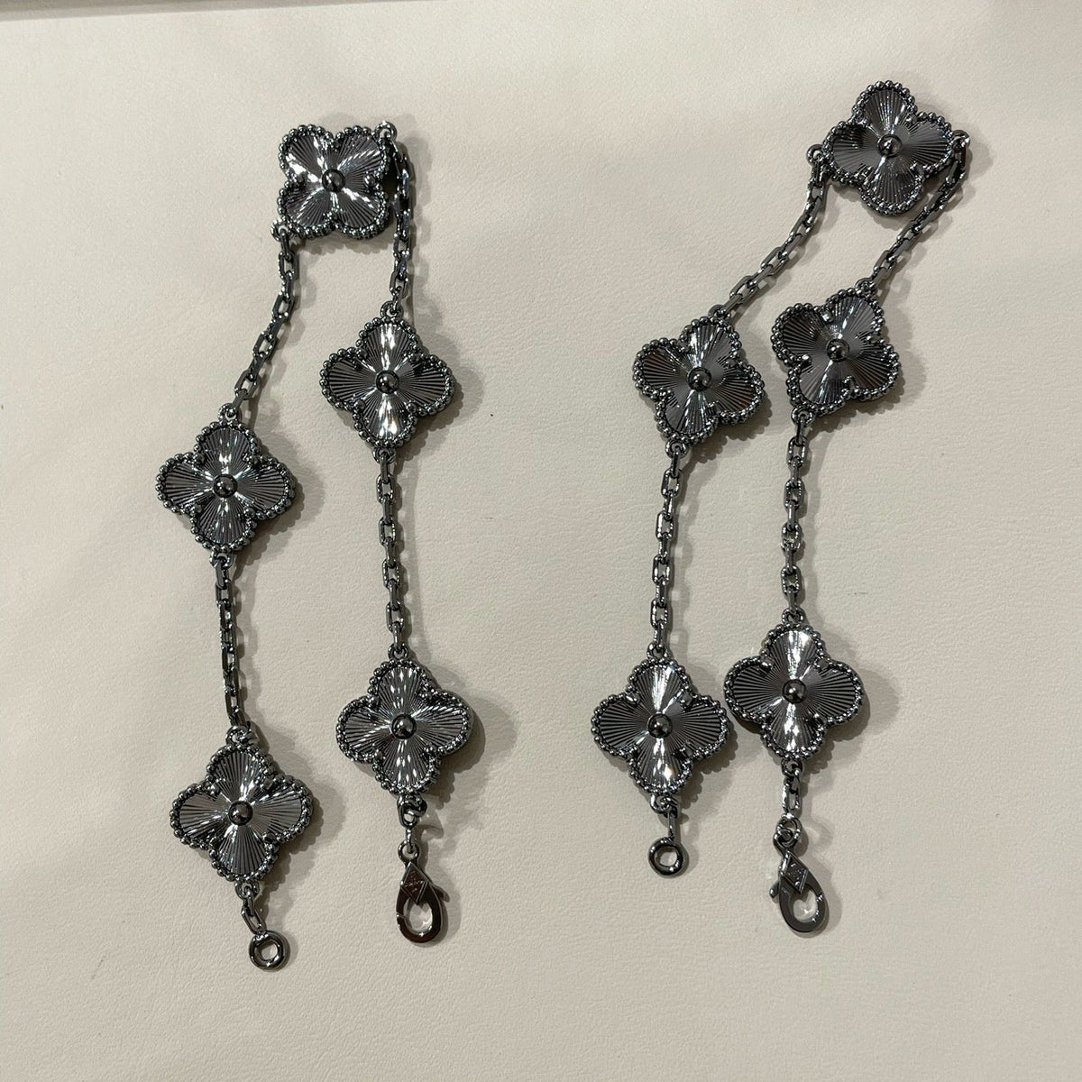 [Renovia Jewelry]CLOVER 5 MOTIF BLACK BRACELET