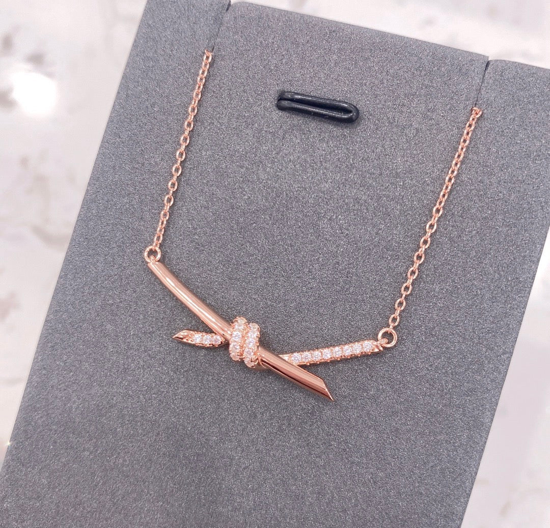 [Renovia Jewelry]KNOT NECKLACE DIAMONDS
