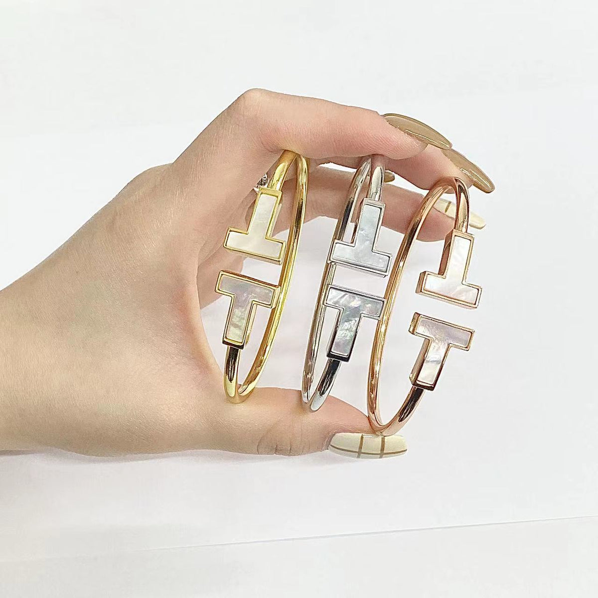 [Renovia Jewelry]T WIDE MOP OPEN BRACELET