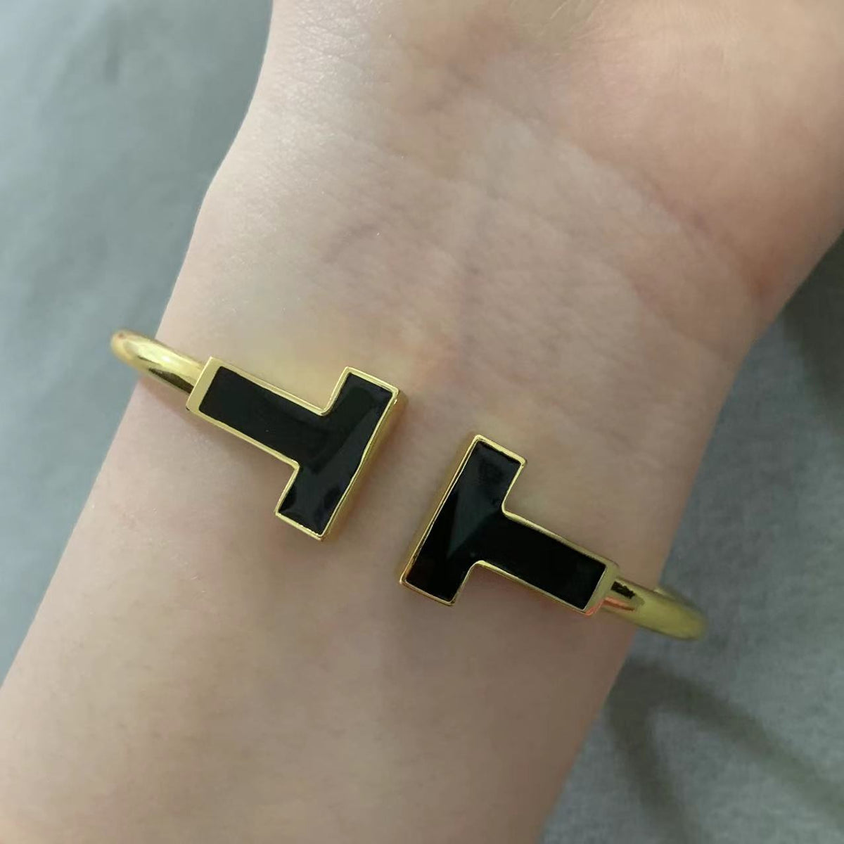 [Renovia Jewelry]T WIDE ONYX OPEN BRACELET