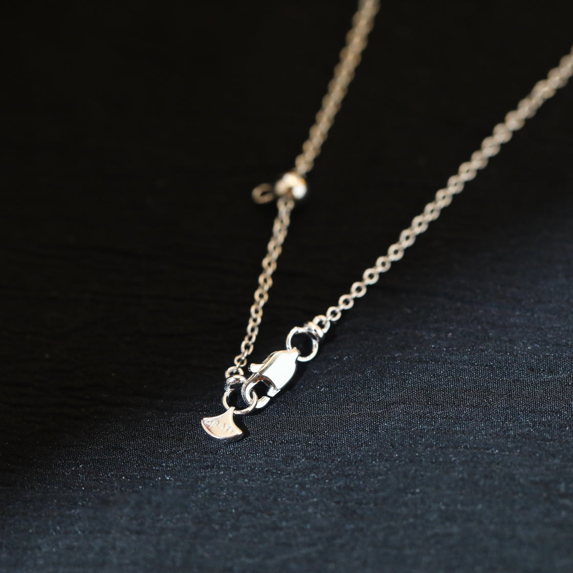 [Renovia Jewelry]]wild flower diamond line pendant