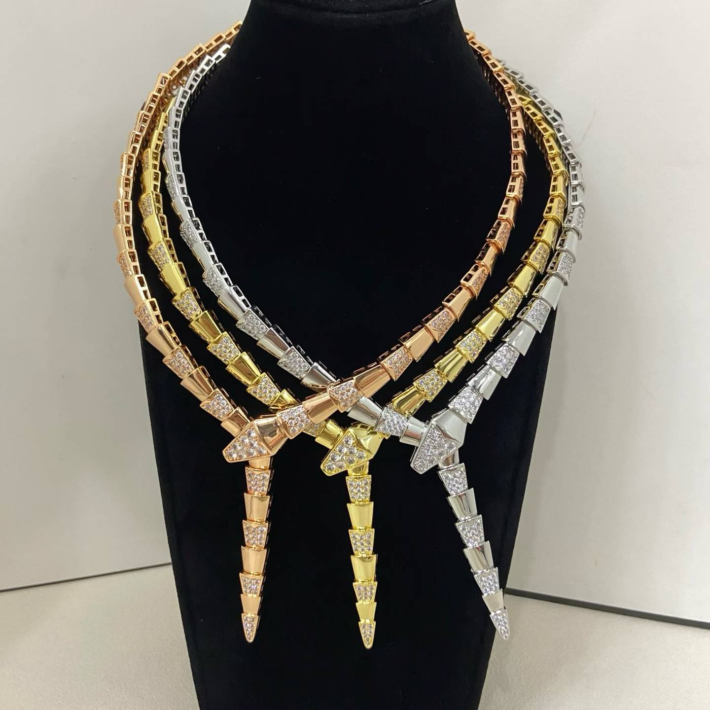 [Renovia Jewelry]NEW WIDE BAND INLAID DIAMOND SNAKE NECKLACE