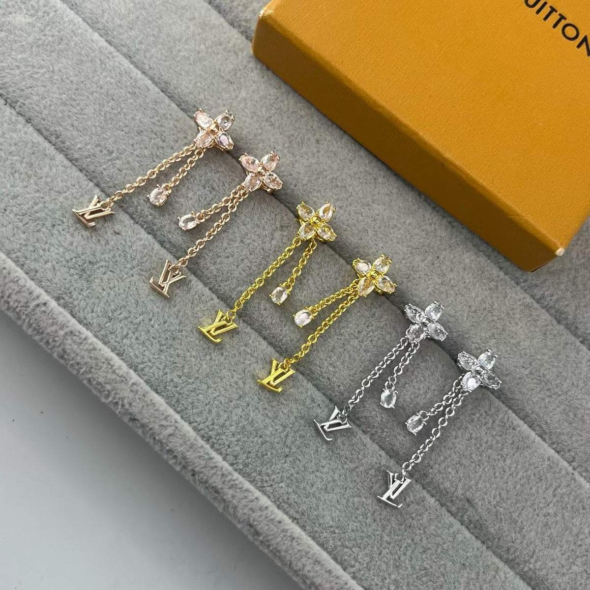 [Renovia Jewelry]PLUM DIAMOND LETTER EARRINGS