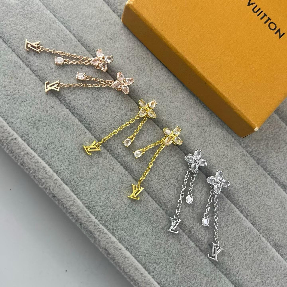 [Renovia Jewelry]PLUM DIAMOND LETTER EARRINGS