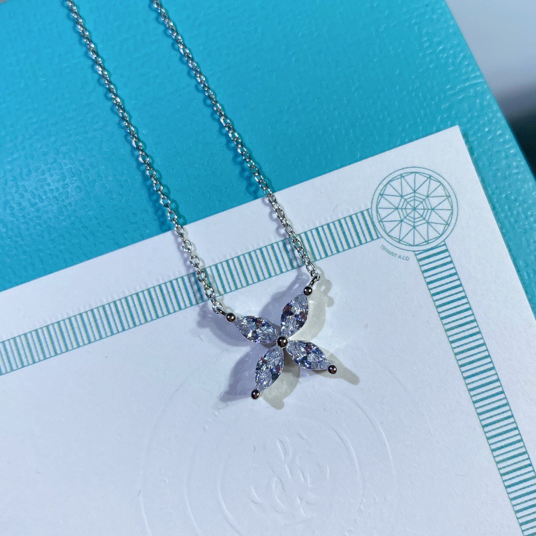 [Renovia Jewelry]PLATINUM AND DIAMOND VICTORIA PENDANT NECKLACE