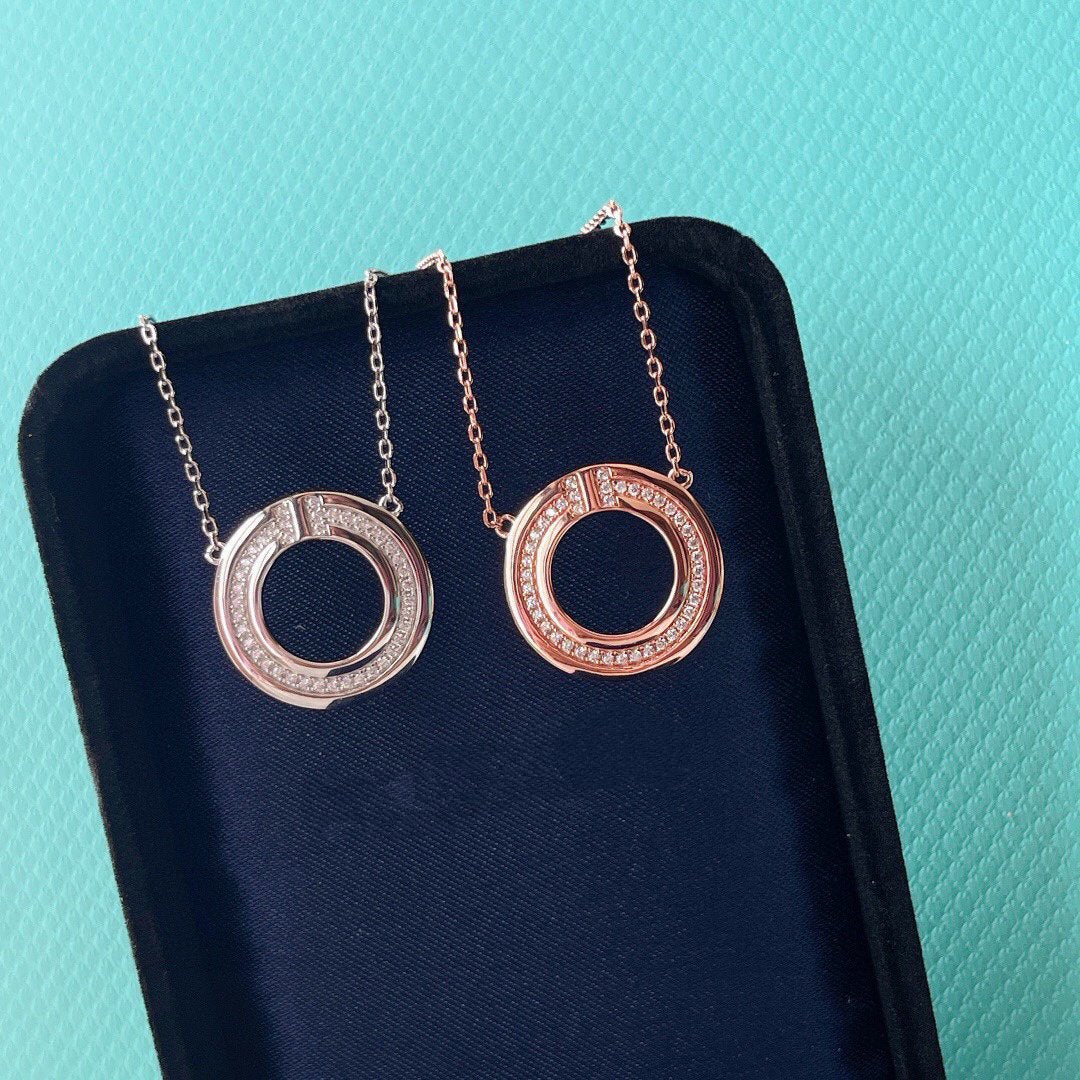[Renovia Jewelry]DIAMOND AND MOTHER OF PEARL CIRCLE PENDANT